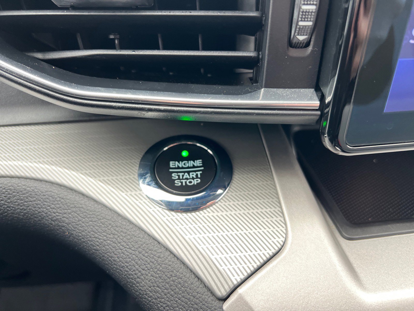 Certified 2021 Ford Explorer XLT w/ Equipment Group 202A image 16