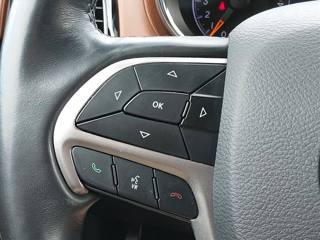 Used 2020 Jeep Grand Cherokee Overland AWD/4WD image 24