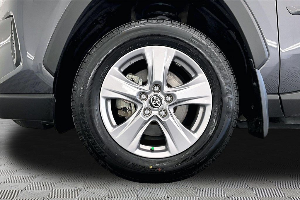 Used 2025 Toyota RAV4 XLE AWD/4WD image 9