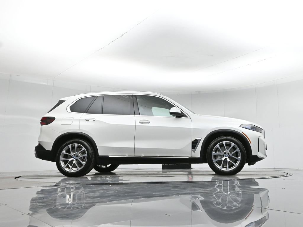 Used 2025 BMW X5 xDrive50e image 48
