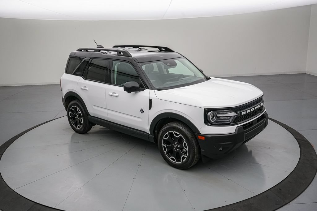 Certified 2025 Ford Bronco Sport Outer Banks w/ Outer Banks Tech Package+ AWD/4WD image 2