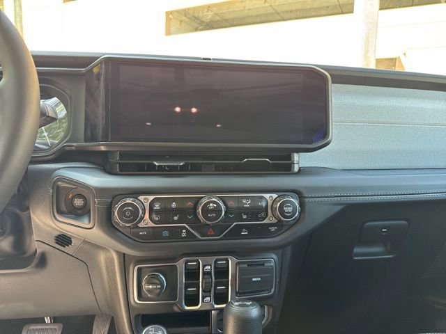 Used 2025 Jeep Wrangler Backcountry image 14