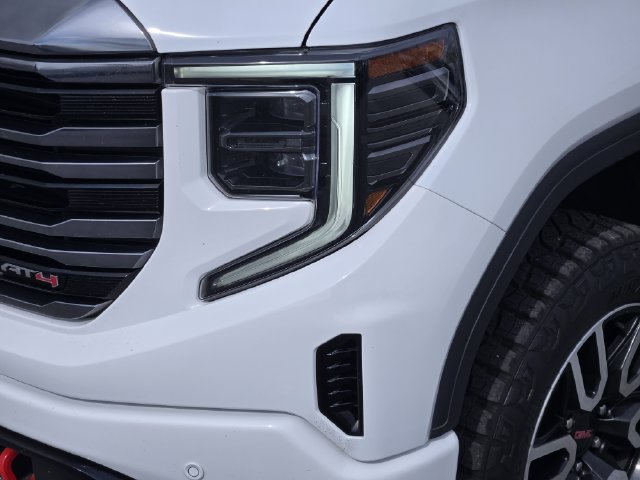 Used 2024 GMC Sierra 1500 AT4 w/ Technology Package AWD/4WD image 8