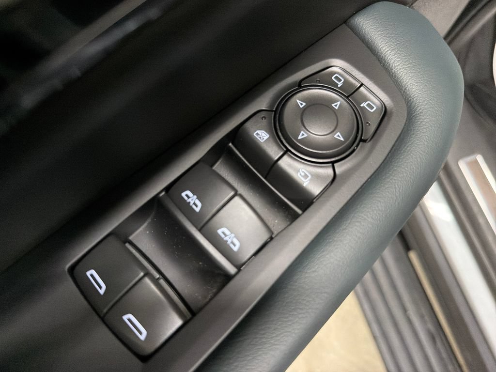 Used 2025 GMC Yukon AT4 w/ AT4 Premium Plus Package AWD/4WD image 18