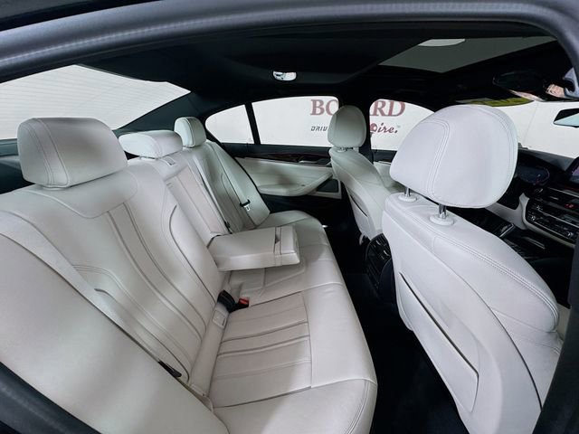 Used 2021 BMW 530i xDrive w/ Premium Package image 32