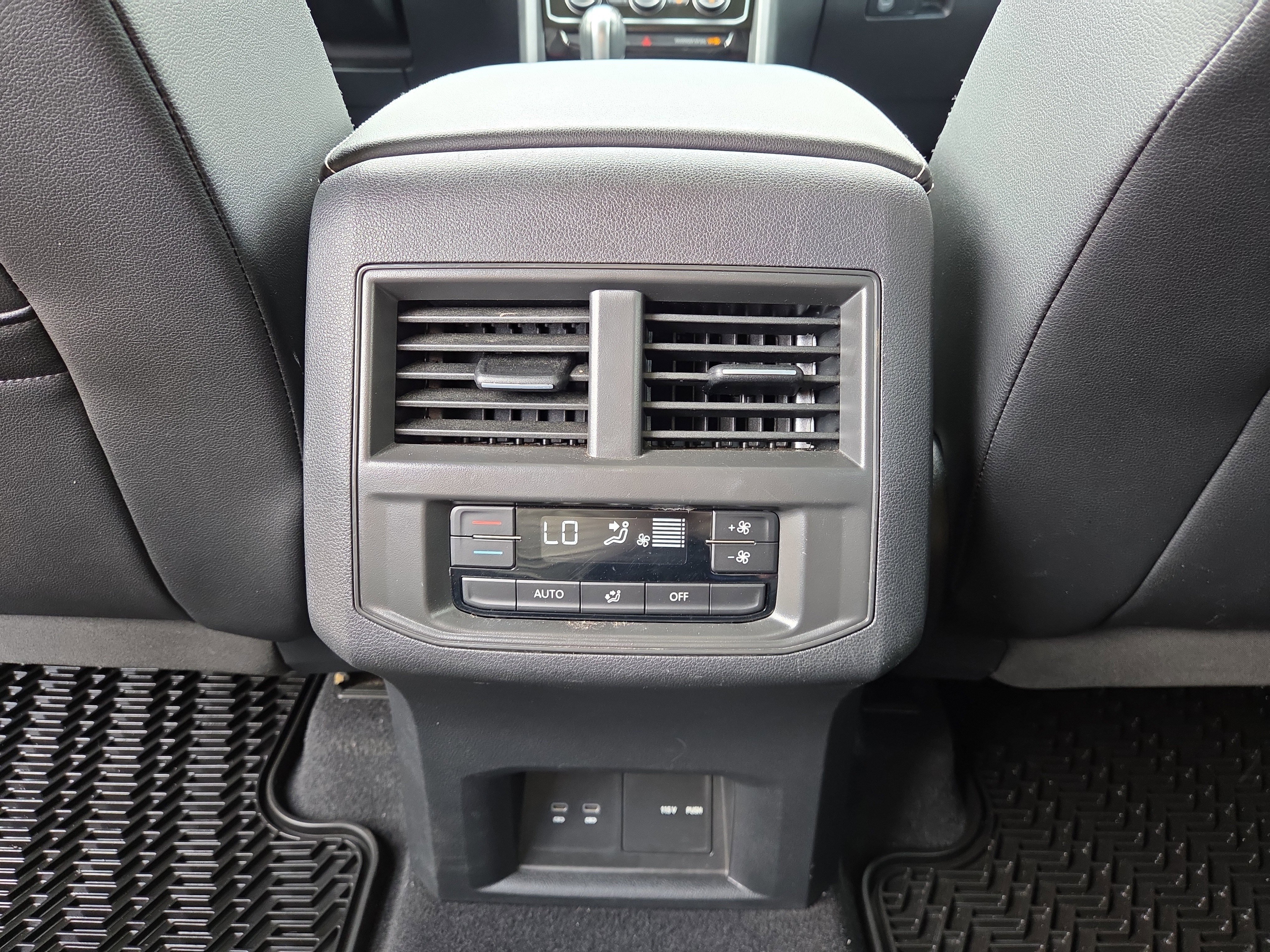 Used 2023 Volkswagen Atlas SEL AWD/4WD image 13