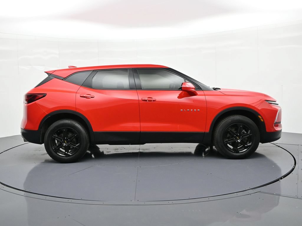 Used 2023 Chevrolet Blazer LT FWD image 5