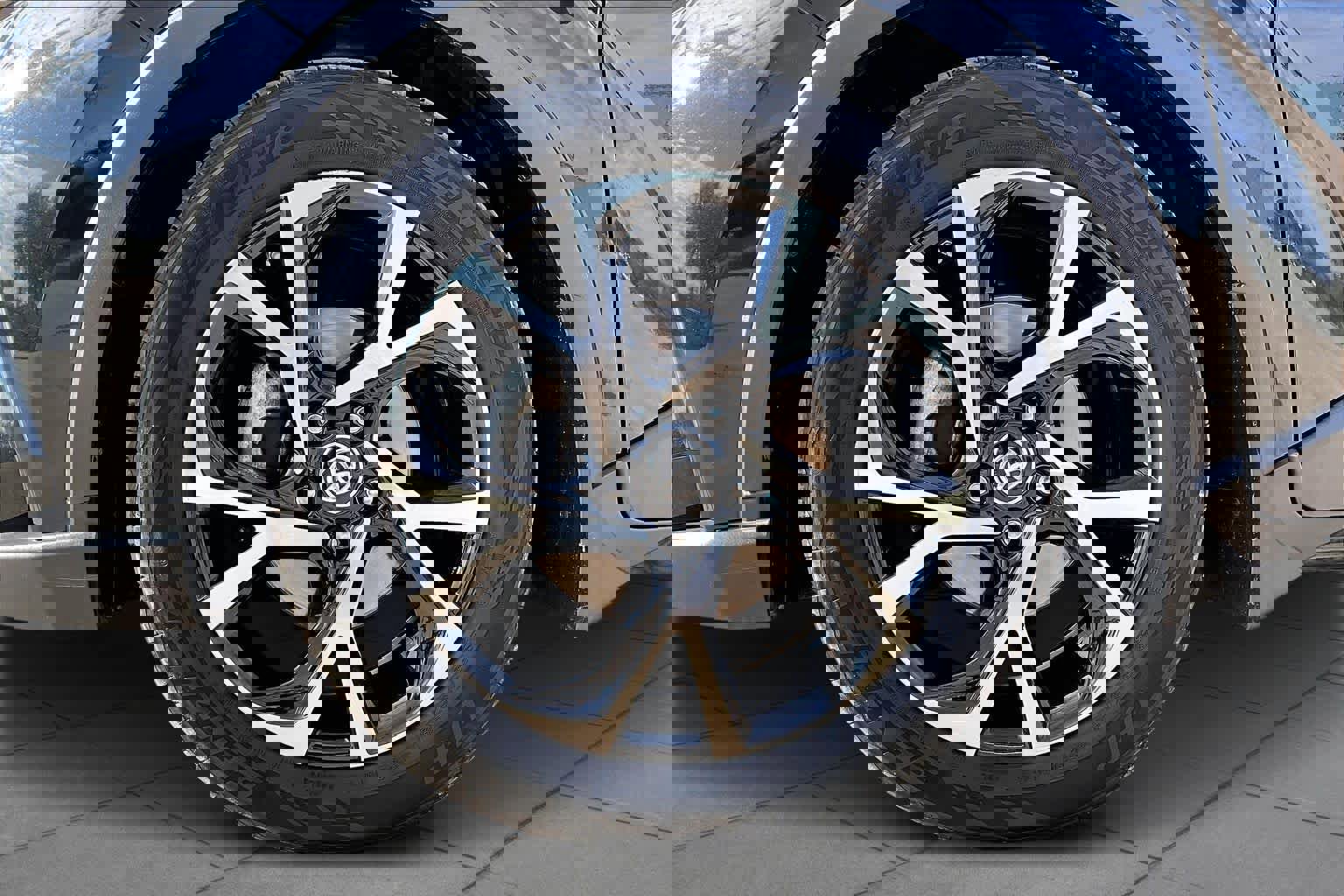 Used 2022 Toyota C-HR XLE image 10