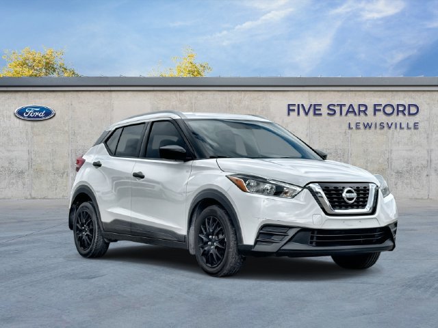 Used 2019 Nissan Kicks S FWD image 1