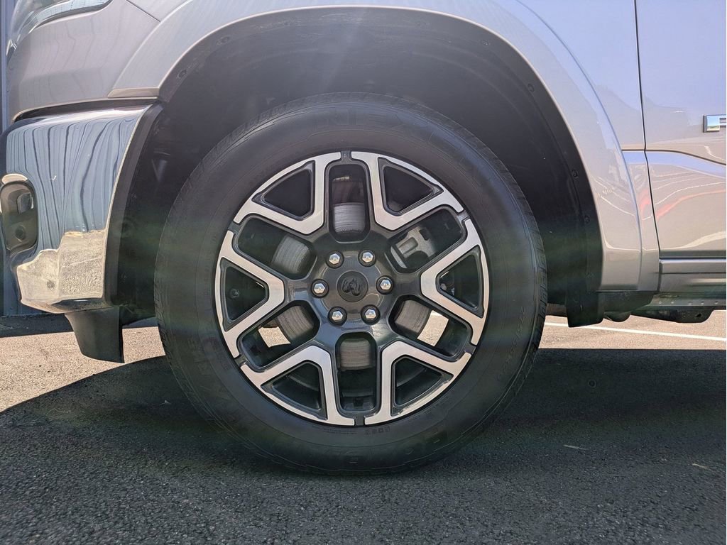 Used 2025 RAM 1500 Laramie AWD/4WD image 30