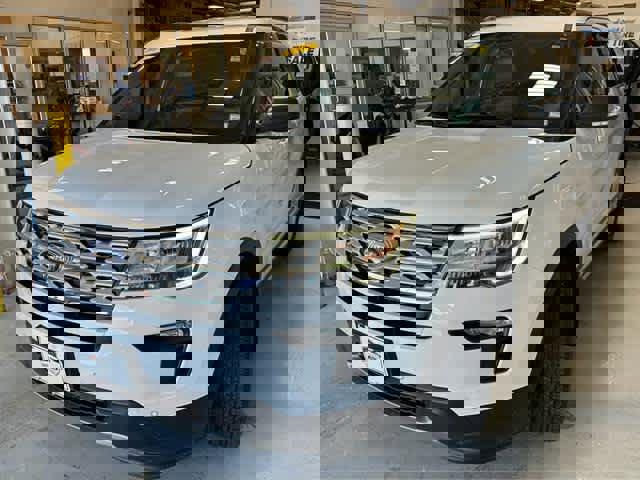 Certified 2019 Ford Explorer XLT w/ Equipment Group 202A image 3