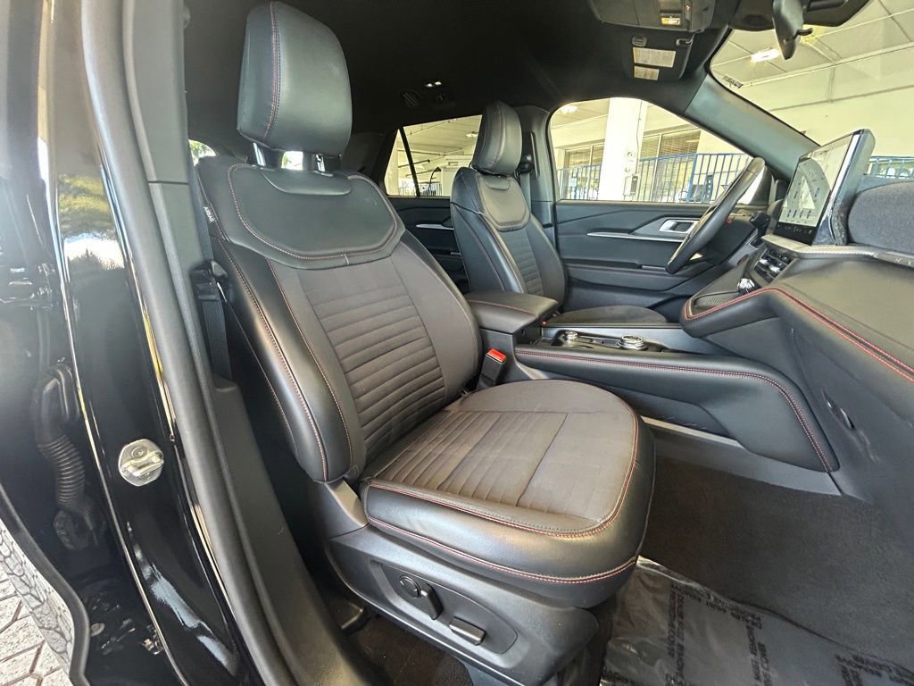 Certified 2025 Ford Explorer ST-Line image 26