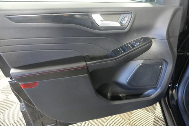 Certified 2025 Ford Escape ST-Line FWD image 30