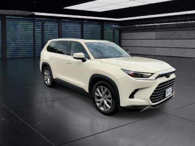 Used 2024 Toyota Grand Highlander AWD image 17