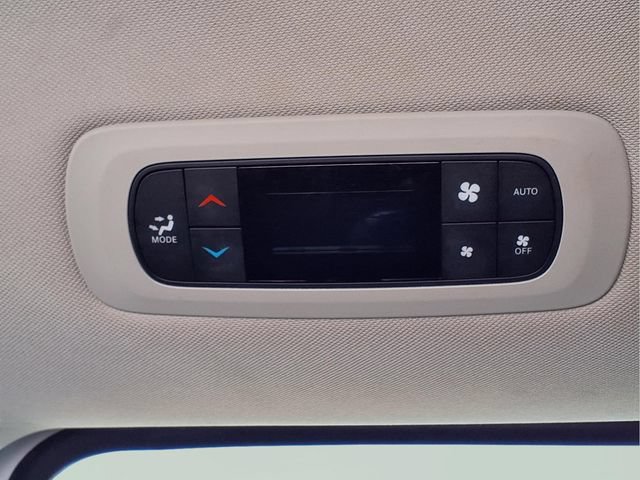 Used 2024 Chrysler Pacifica Touring-L FWD image 11