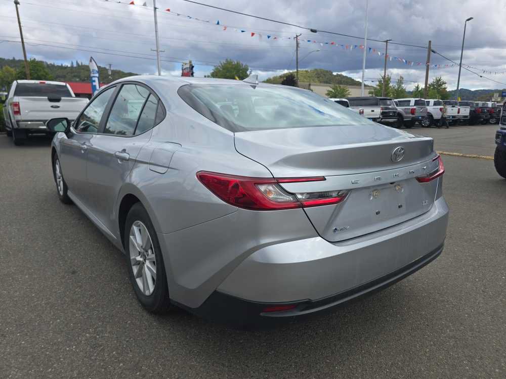 Used 2025 Toyota Camry LE FWD image 9