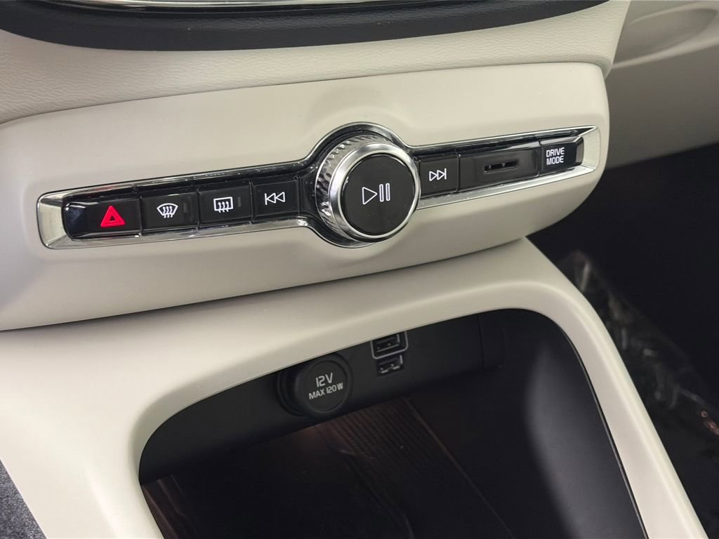 Used 2022 Volvo XC40 T5 Inscription image 21