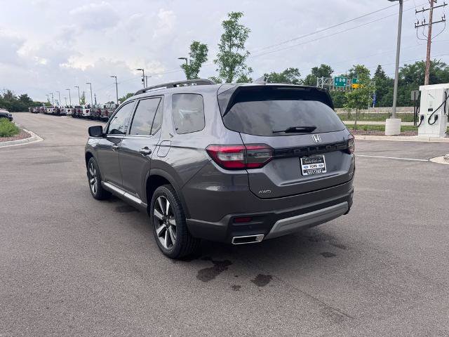 Used 2023 Honda Pilot Touring image 3