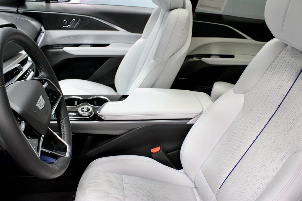 Used 2024 Cadillac Lyriq Luxury image 23