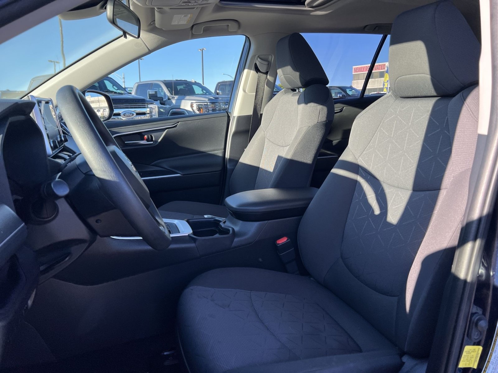 Used 2021 Toyota RAV4 XLE w/ Convenience Package AWD/4WD image 12