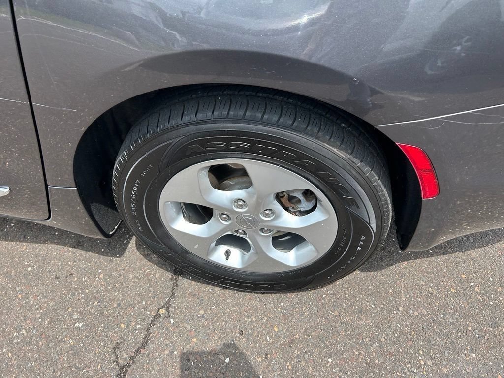 Used 2017 Chrysler Pacifica Platinum FWD image 36