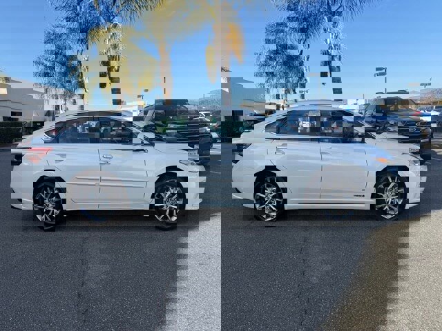 Used 2018 Toyota Avalon Limited image 2