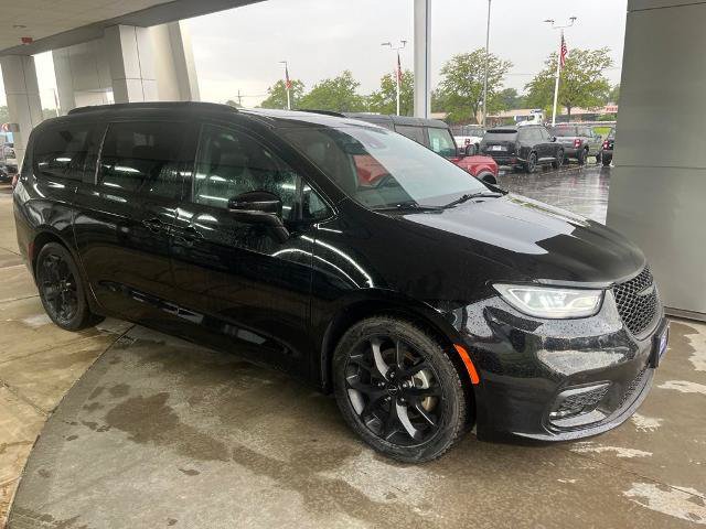 Used 2025 Chrysler Pacifica Limited FWD image 8