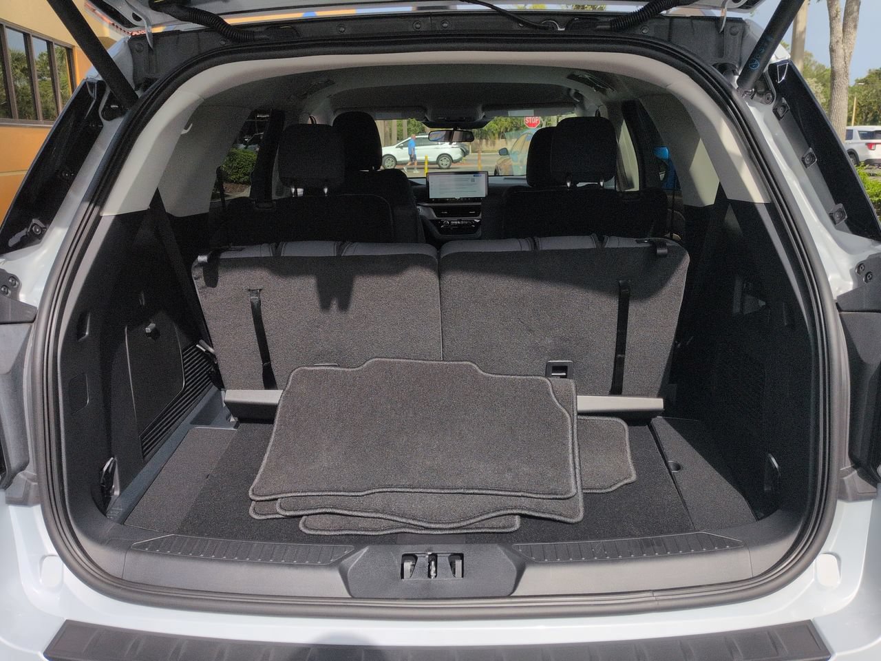 Certified 2025 Ford Explorer Active RWD image 12