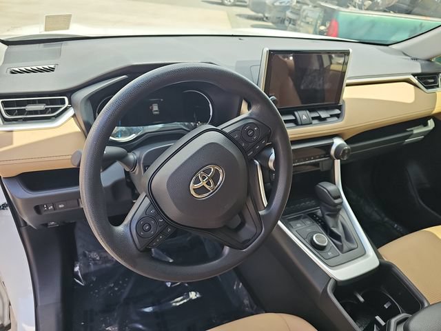Used 2025 Toyota RAV4 LE AWD/4WD image 16