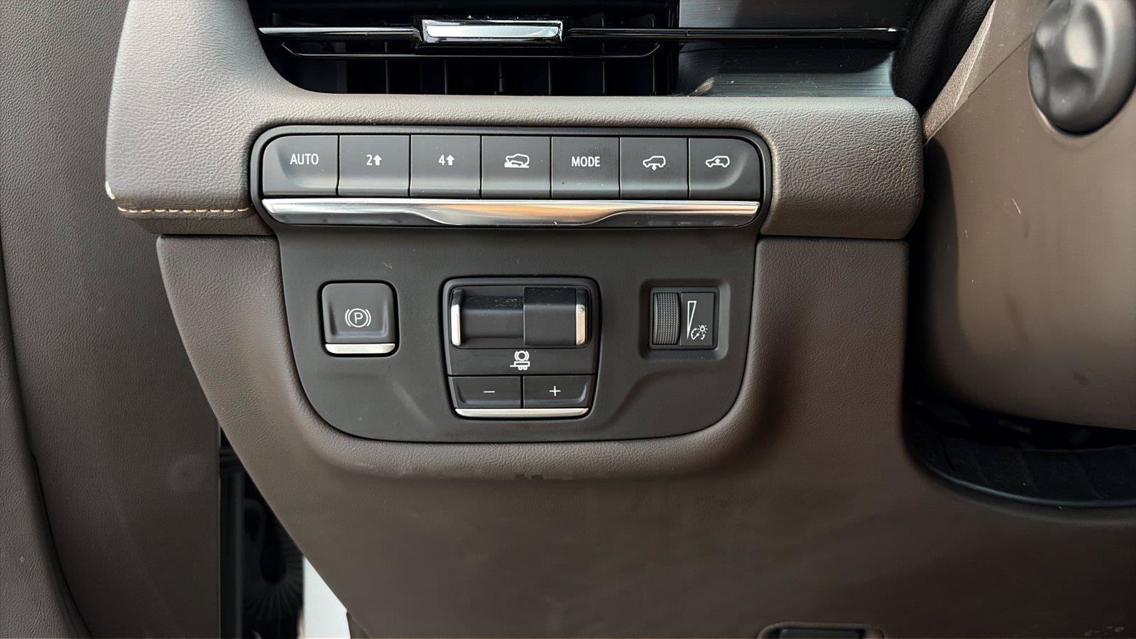 Used 2021 Cadillac Escalade ESV Sport w/ Driver Assist Tech Package AWD/4WD image 24