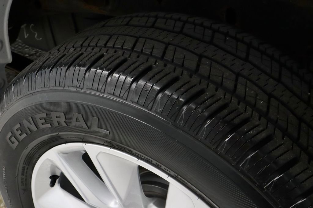 Used 2020 Chevrolet Silverado 1500 Custom w/ Custom Value Package image 19