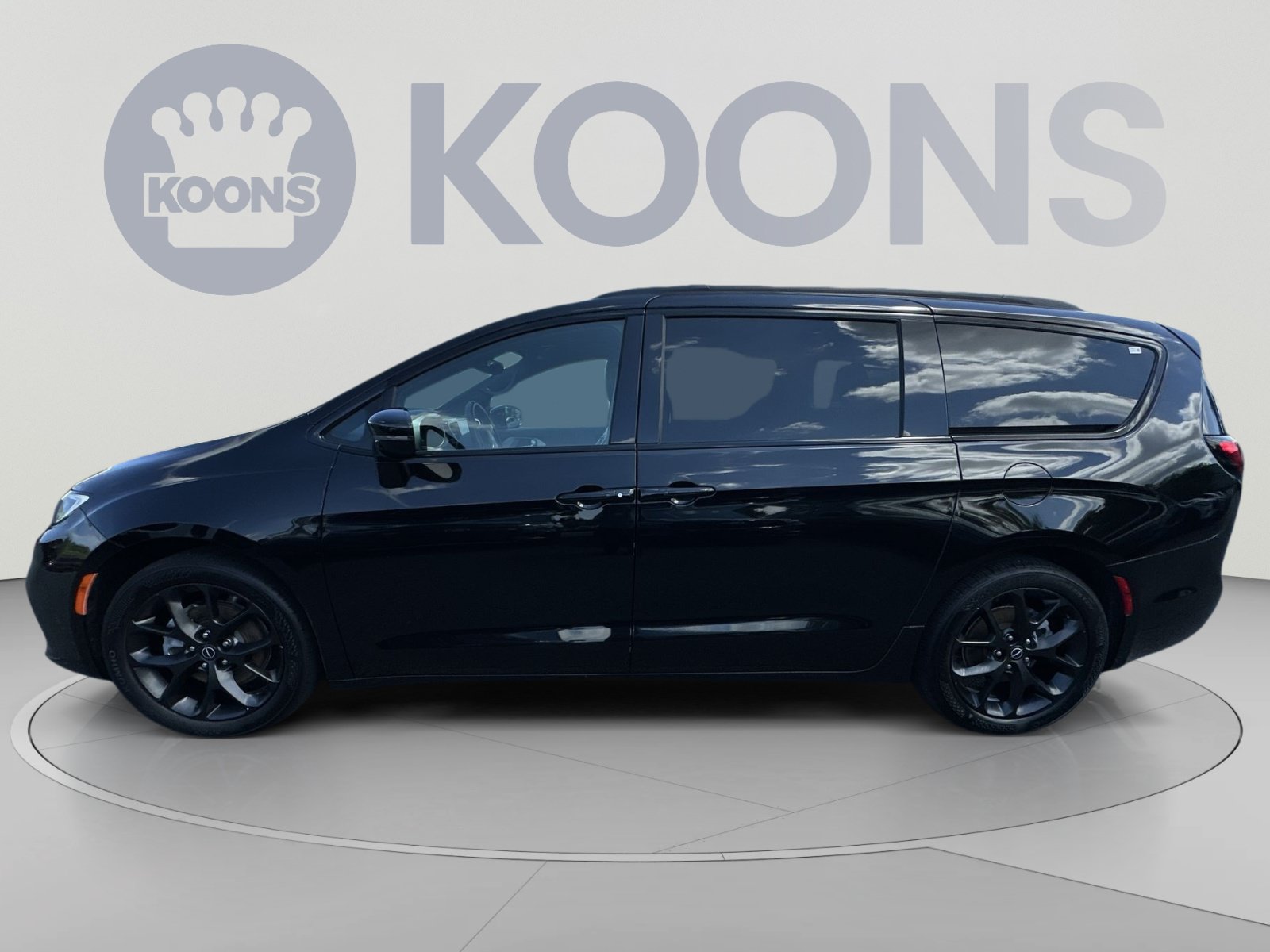 Used 2025 Chrysler Pacifica Limited FWD image 7