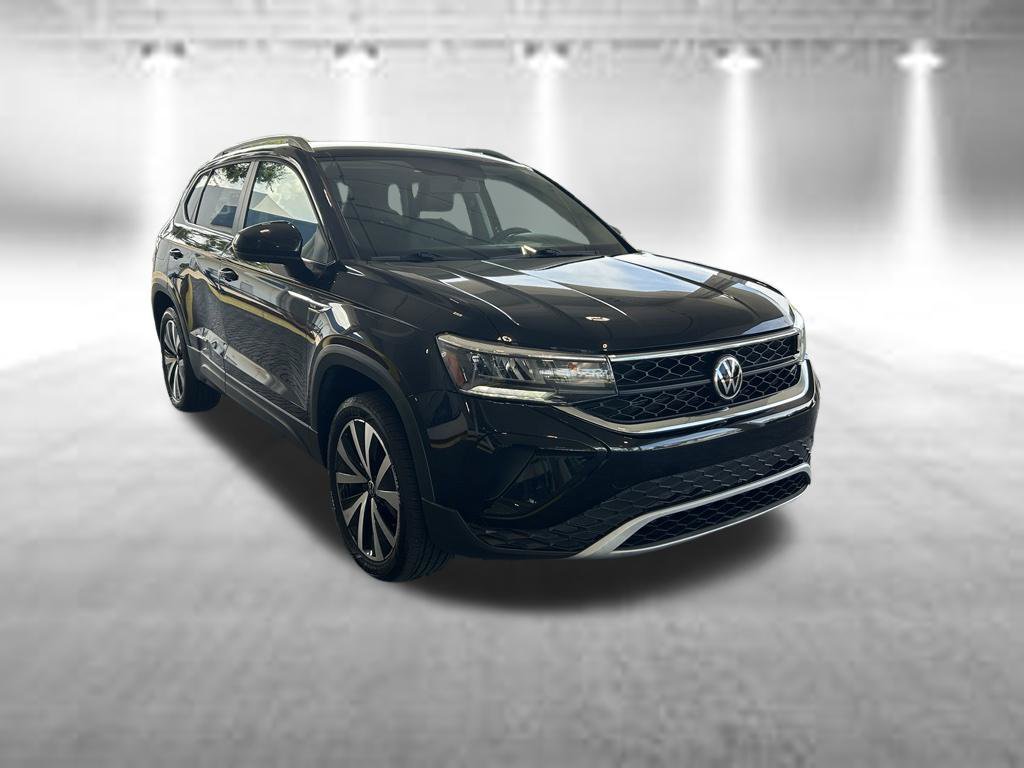 Used 2022 Volkswagen Taos SE FWD image 2