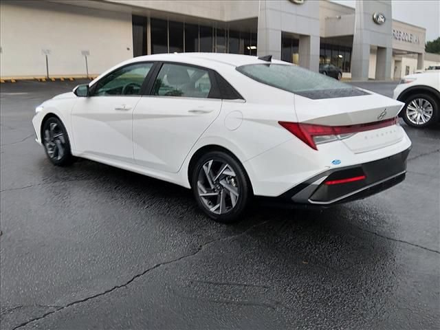 Used 2025 Hyundai Elantra SEL FWD image 6