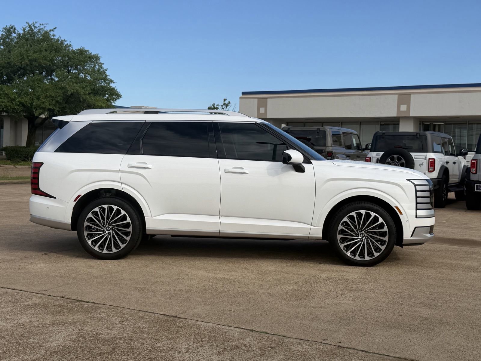 Used 2026 Hyundai Palisade Calligraphy FWD image 4