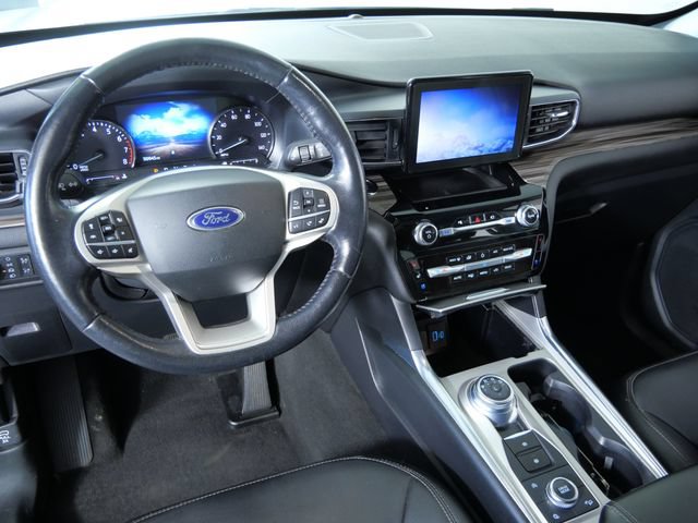 Certified 2021 Ford Explorer Limited AWD/4WD image 2