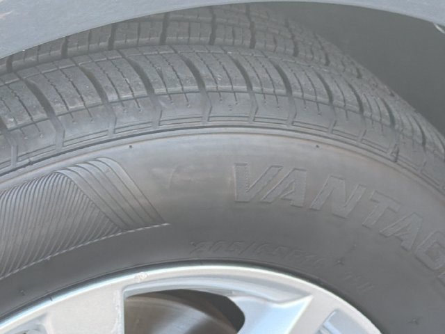 Used 2025 Toyota Camry LE FWD image 27