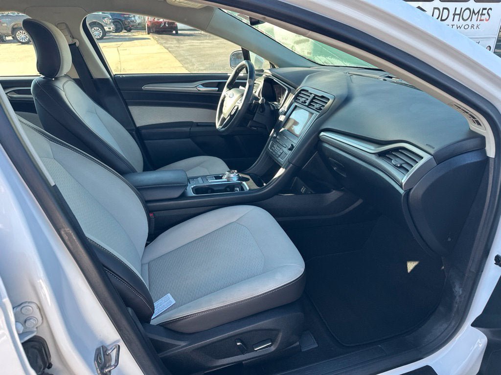 Certified 2019 Ford Fusion SE FWD image 11