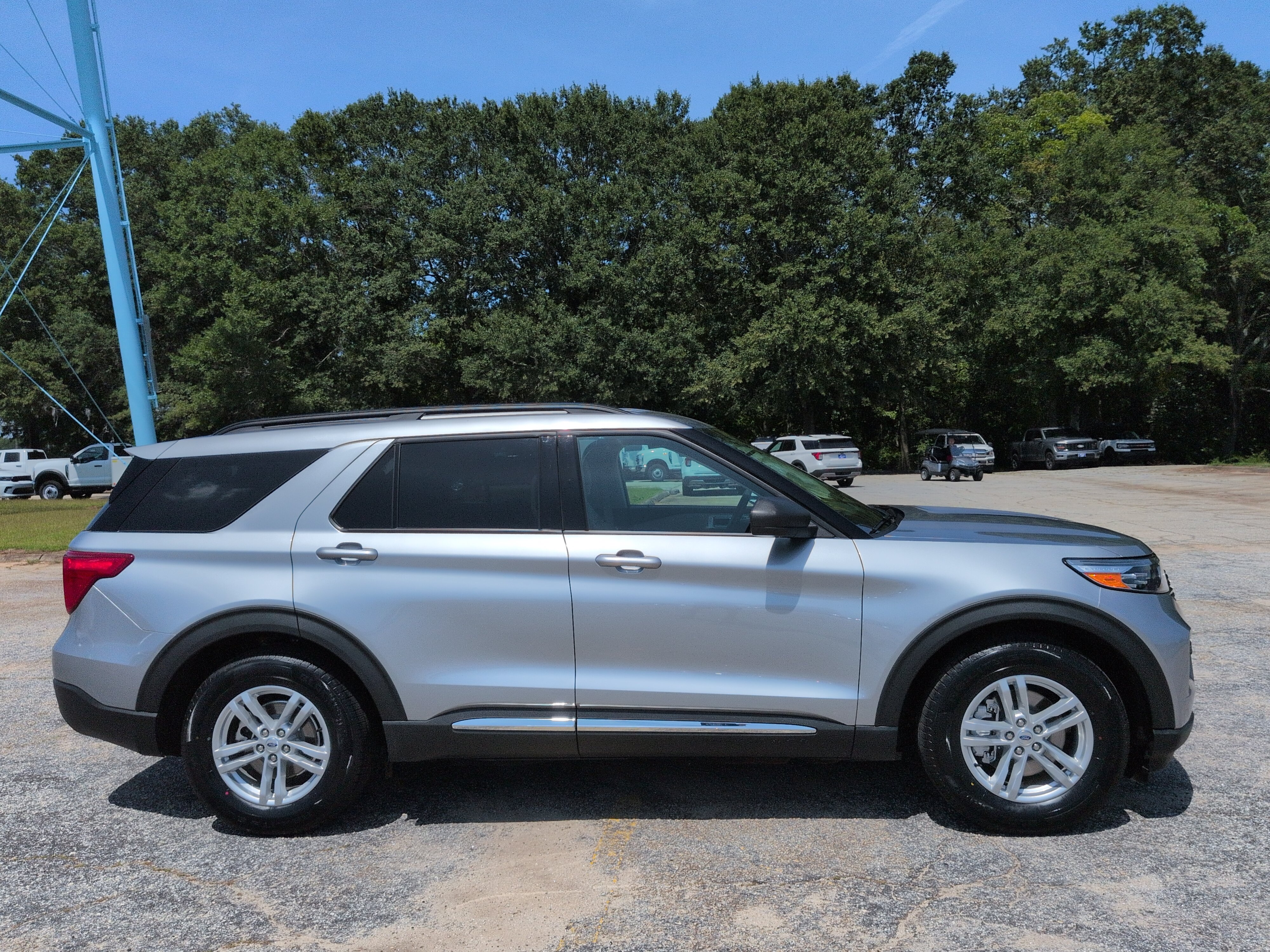 Certified 2023 Ford Explorer XLT RWD image 2