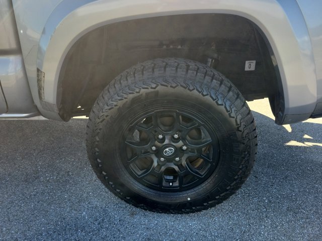 Used 2019 Toyota Tacoma Limited image 10