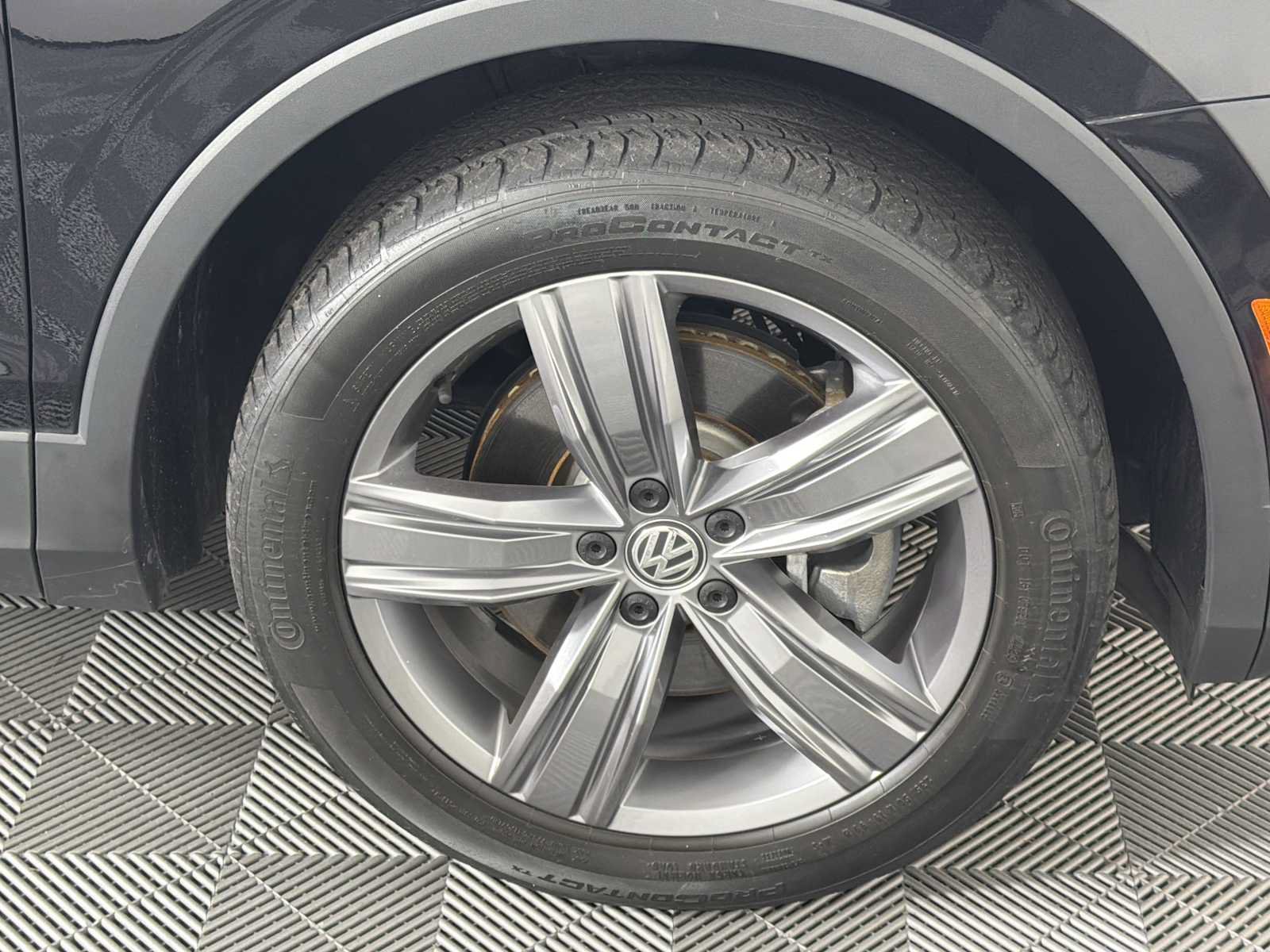 Used 2021 Volkswagen Tiguan SEL AWD/4WD image 16