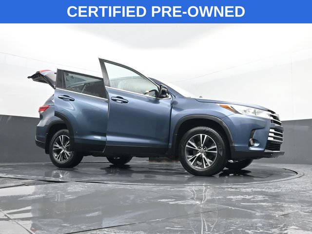 Used 2019 Toyota Highlander Plus AWD/4WD image 32
