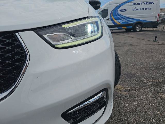Used 2024 Chrysler Pacifica Touring-L FWD image 30