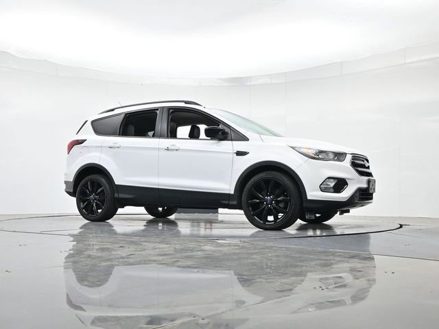 Certified 2019 Ford Escape SE FWD image 32