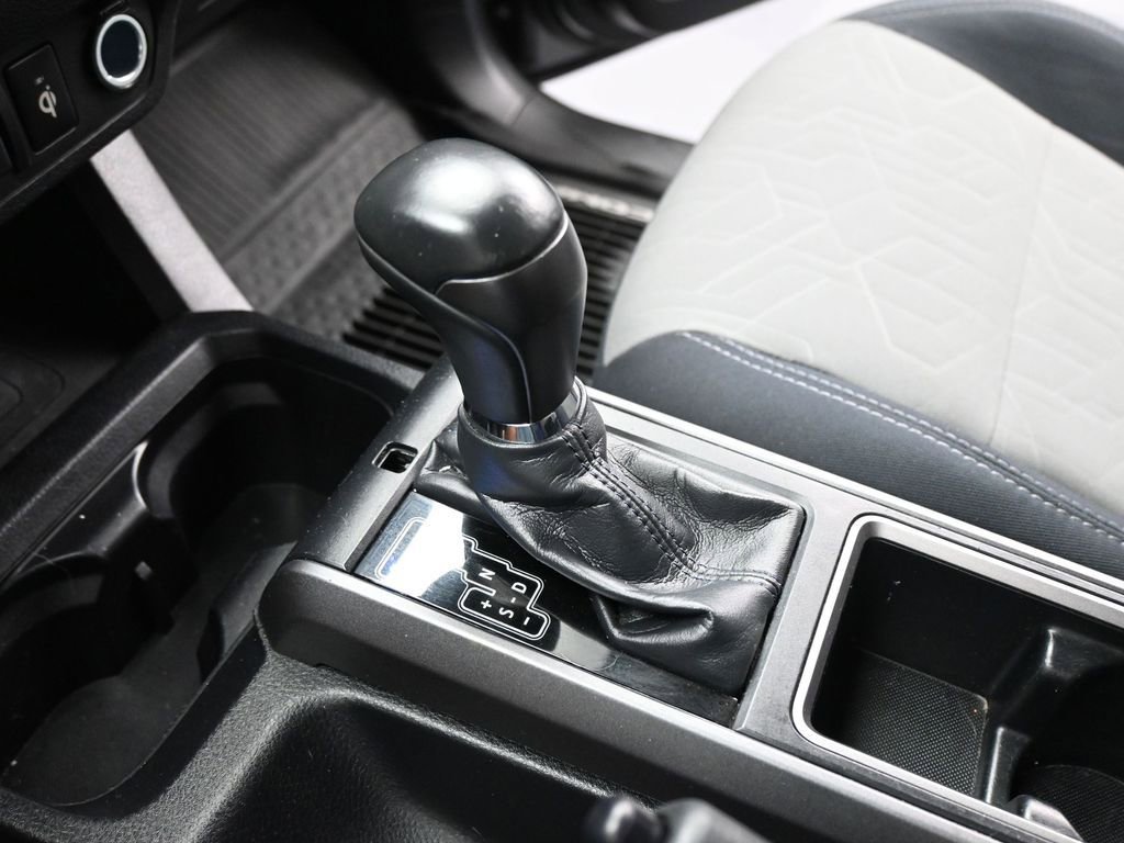 Used 2020 Toyota Tacoma TRD Off-Road w/ Technology Package image 15