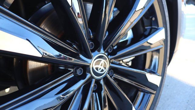 Used 2026 Toyota Crown Platinum image 9