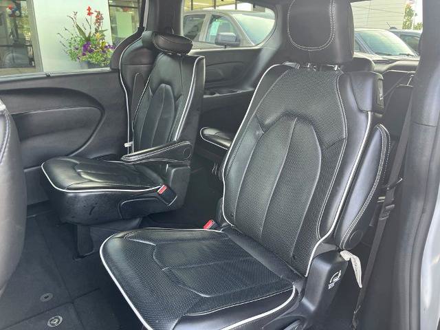 Used 2025 Chrysler Pacifica Limited FWD image 22