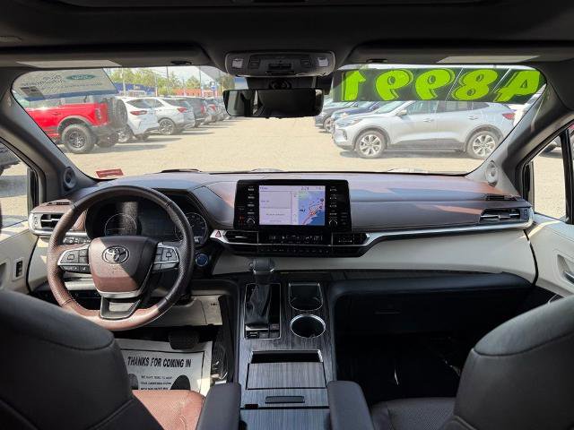 Used 2023 Toyota Sienna Platinum AWD/4WD image 13