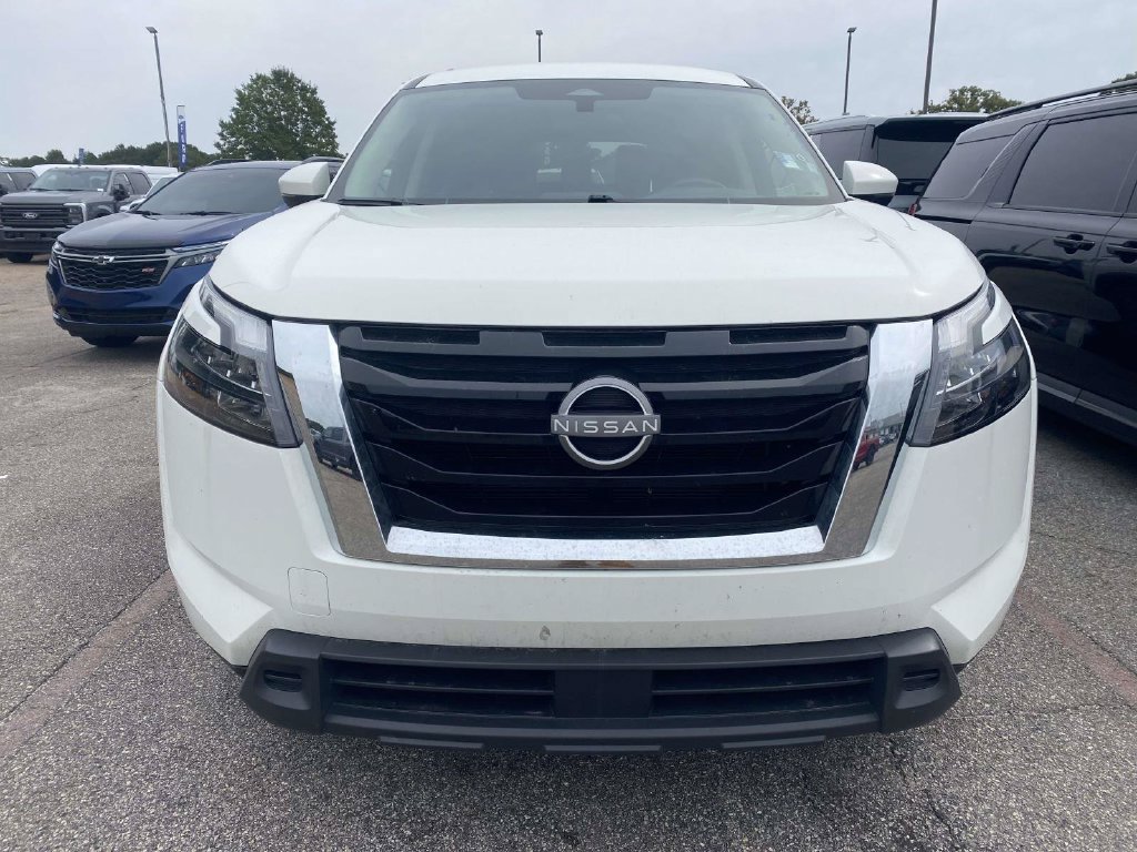 Used 2025 Nissan Pathfinder SV AWD/4WD image 2