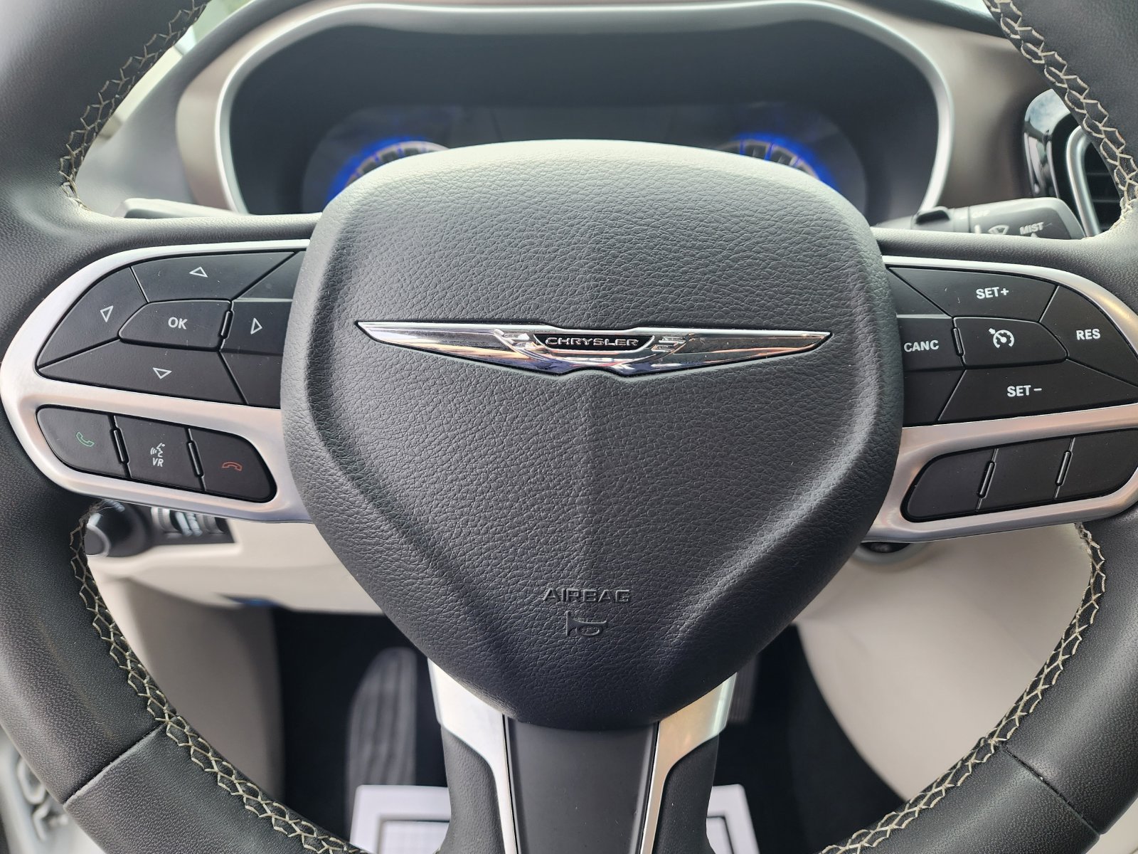 Used 2023 Chrysler Voyager LX FWD image 19